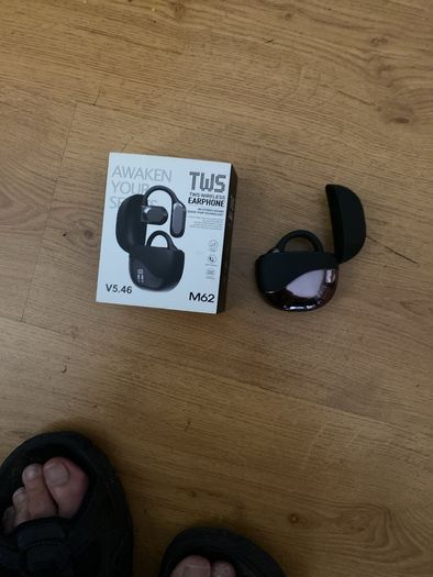 earphones