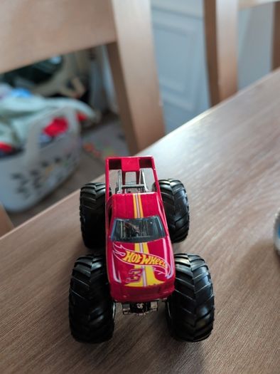 Hot wheels Monster mover with 10 Monster trucks