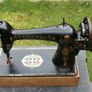 Vintage Singer Sewing Machine 1950 Hand Crank Image 2
