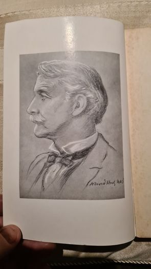 Walker's Quarterly. Rare 1930.windmills In Sussex By G. M. Fowell. Illustrated & Data Coloured By A. Ford Hughes. First Edition Paperback In Good Condition Complete With Walker's. Monthly Pull Out. See Photos.