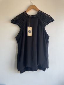 Papa D'oro ladies black lace top size 14 to 16 - new