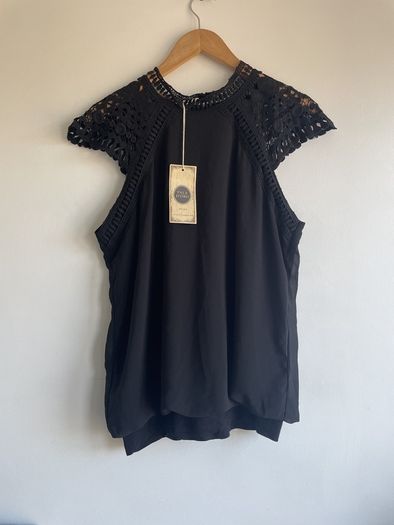 Papa D'oro ladies black lace top size 14 to 16 - new