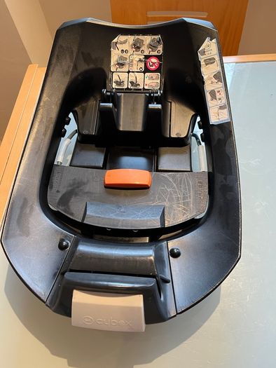 Cybex Gold Anton 5 capsule and isofix base