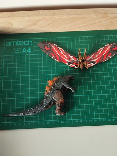 Godzilla & Mothra Figure Set