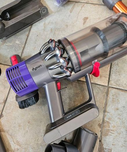 Dyson v10 absolute