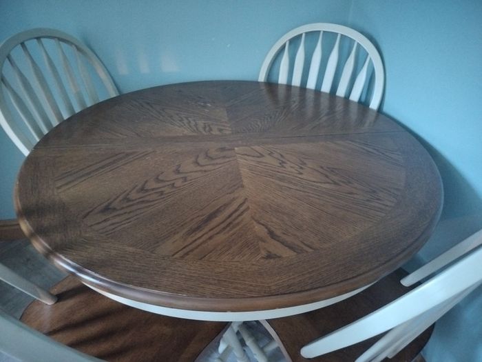 dinning table and 4 chairs