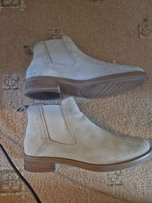 Clarks ankle boots suede size 5 like new