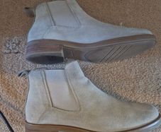 Clarks ankle boots suede size 5 like new