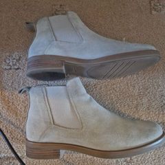 Clarks ankle boots suede size 5 like new