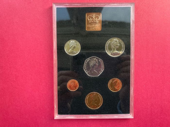 Decimal Coinage Of Great Britain And Northern  Ireland  Proof Set 1971