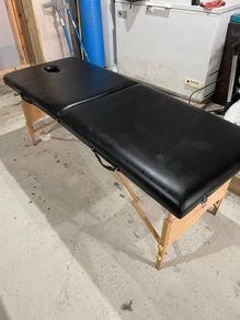 Foldable massage table