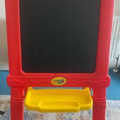 Crayola Easel 2-in-1 Chalkboard and Magnetic Whiteboard