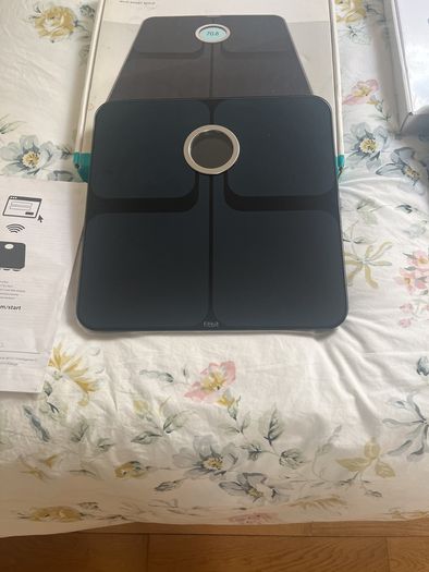 weighing scales FitBit and FitTrack