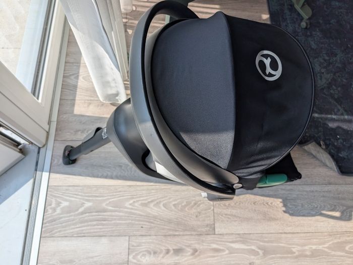 Robust car seat and base