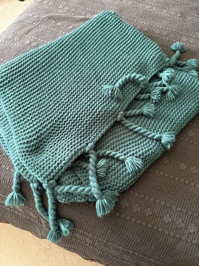 Large knitted throw