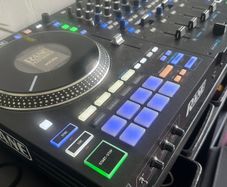 Rane Perfomer DJ Controller with case and deck saver