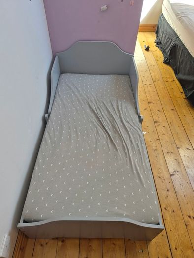 Toddler bed