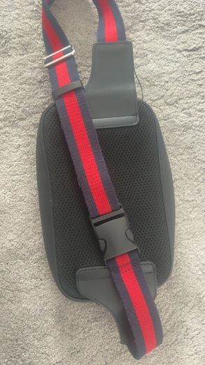 gucci pouch