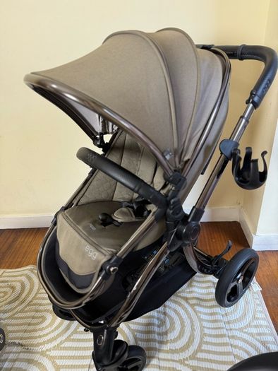 Full Egg 3 travel system Cybex car seat and isofix base
