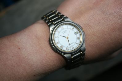Citizen Quartz Titanium Watch - titanium bracelet WORKS WELL