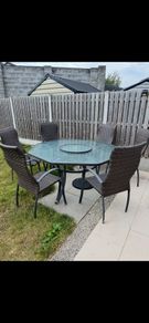 garden table and chairs