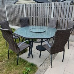 garden table and chairs