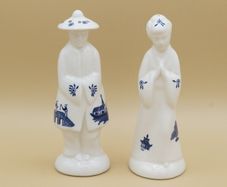 Blue Willow Man and Woman Salt and Pepper Shaker