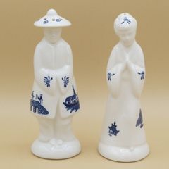 Blue Willow Man and Woman Salt and Pepper Shaker