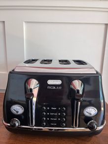DeLonghi Micalite 4-Slice Toaster - Black