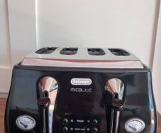 DeLonghi Micalite 4-Slice Toaster - Black