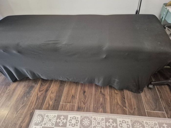 Massage beauty bed