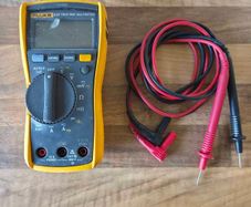 Fluke 117 Multimeter