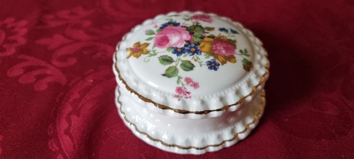 Crown Fine Bone China Gold Gilt Floral Spray Jewelry Trinket Box / Dish With Lid Made In England