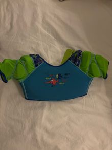 Zoggs inflatable vest 2-3 year old