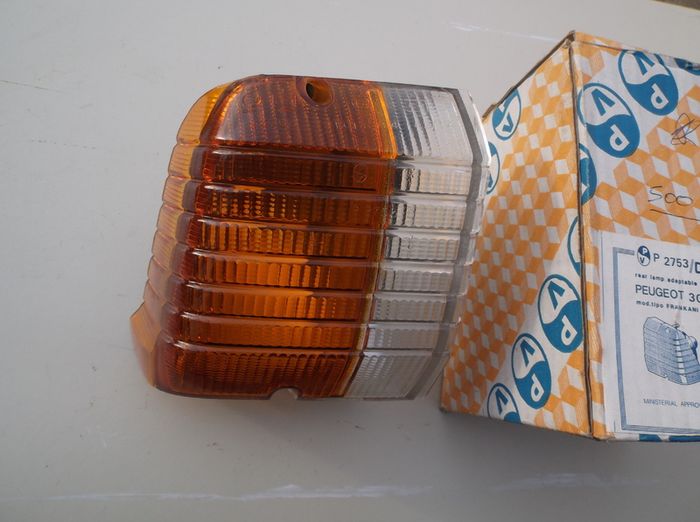Peugeot 305 R/H Ind Park Lamp.