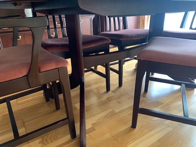 Dining table & chairs