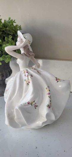 Coalport Fine Bone China - Ladies of Fashion 'Philippa'