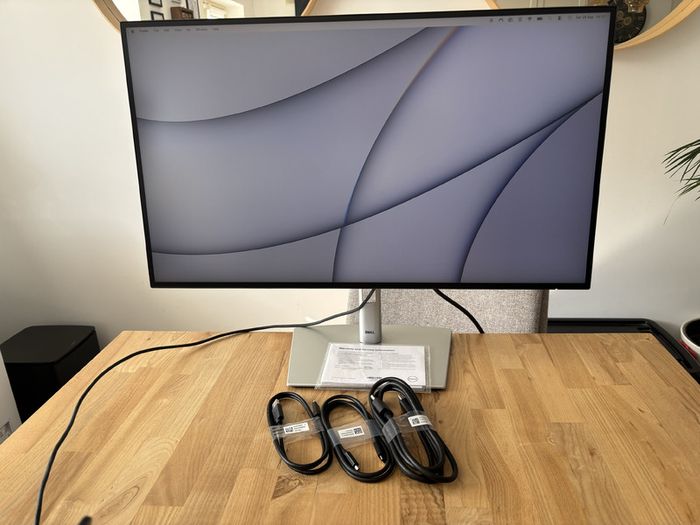 Dell monitor - excellent condition with original box and cables
