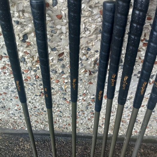 Mens macgregor golf clubs with  bag and trolley