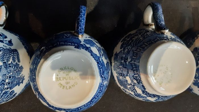20 piece Arklow Pottery Blue Willow pattern tea set