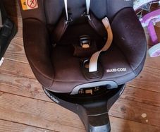 maxi cosi iso fix car seat (2 for sale)