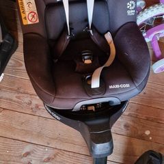maxi cosi iso fix car seat (2 for sale)