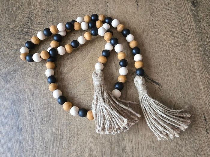 Wooden beaded garland - brown