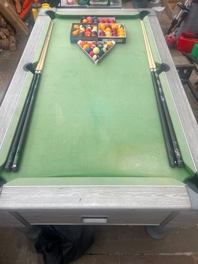 Pool table