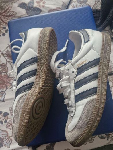 Sambas, white & black