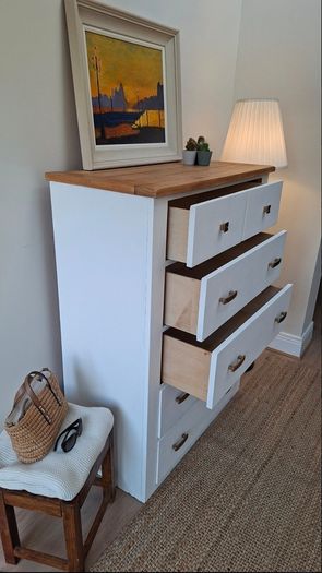 Beautiful 5 Drawer Chest of Drawers with Natural Wood Top