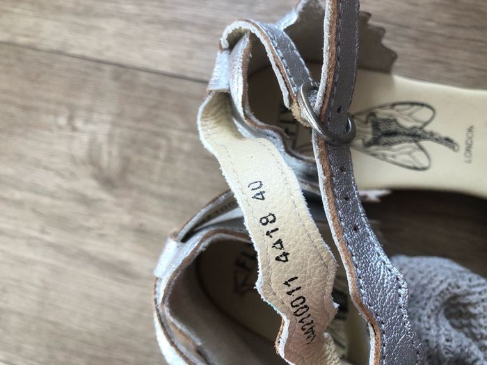 Ladies'  shoes Fly London flats