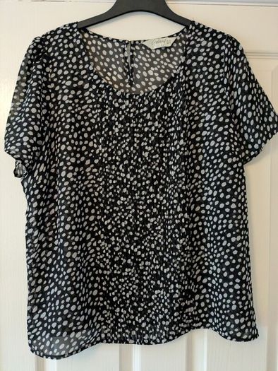 Gallery dressy top