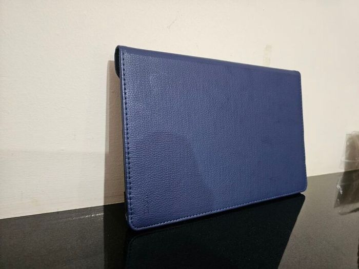 Complete Set Samsung Galaxy Tab A8 (32GB) + NCC Wireless Headphones + USB Plug & Charger + Protective Cover.