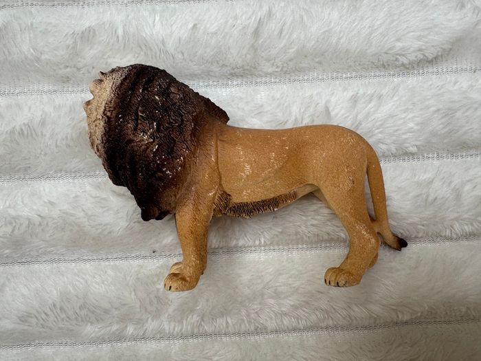 Schleich D-73527 Adult Male African Lion Toy Figure Safari Animal Used Please see photos